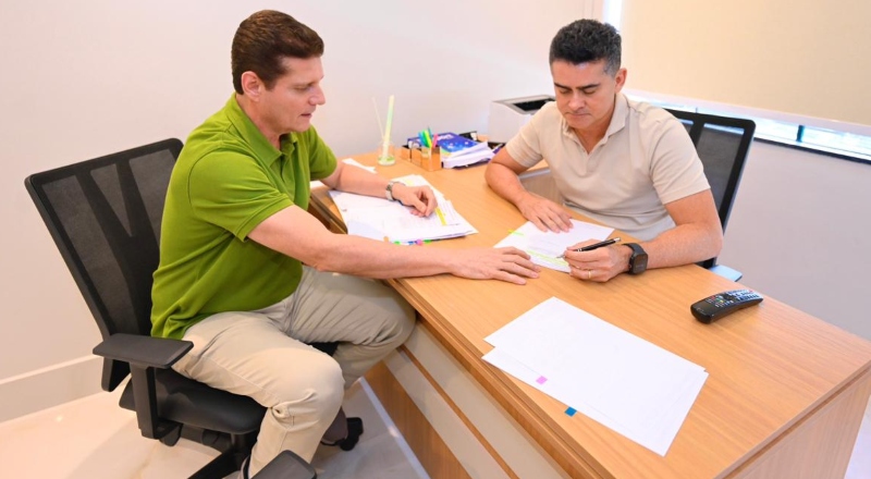 David Almeida reduz tarifa de ônibus e beneficia Manaus em crise