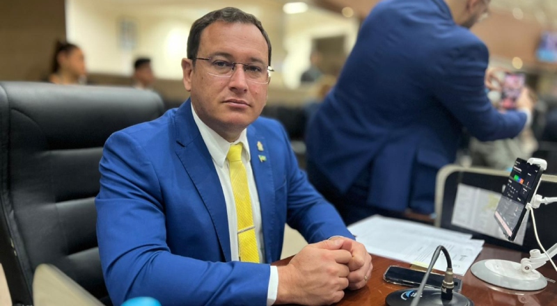 Raiff Matos apresenta proposta para regulamento de recarga elétrica em Manaus