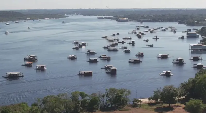 Justiça suspende retirada de flutuantes no Tarumã para diálogo