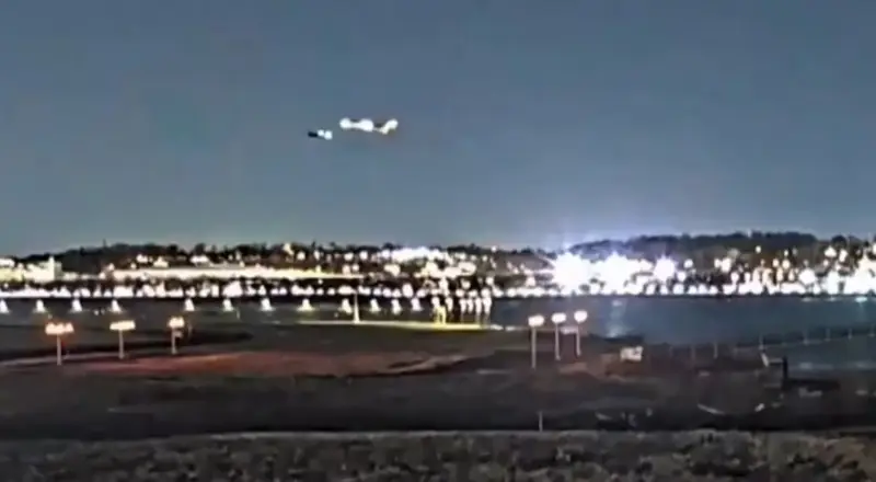 Novo vídeo mostra colisão entre avião e helicóptero militar trágica