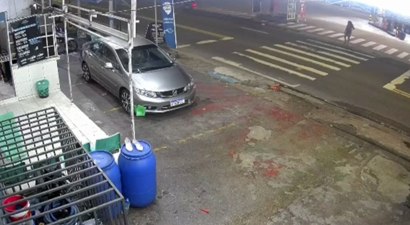 Motorista atropela idosa na faixa de pedestre e foge com impunidade