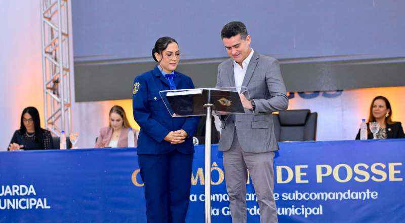 David Almeida empossa primeira mulher comandante da Guarda Municipal e anuncia novos agentes para segurança pública.