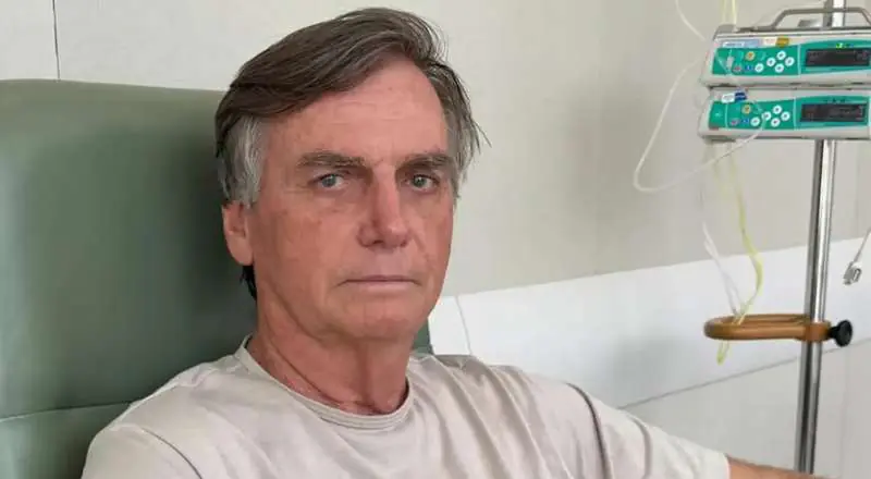 Defesa do ex-presidente Jair Bolsonaro pede prisão domiciliar humanitária