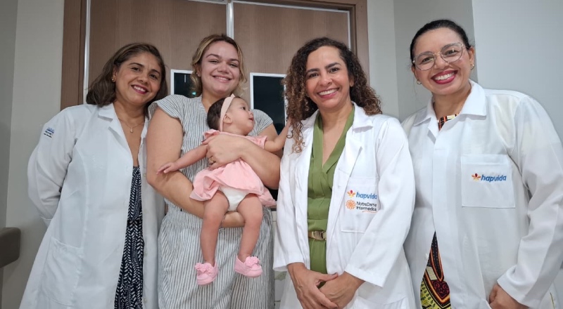 Família celebra recuperação de bebê após atendimento na Hapvida