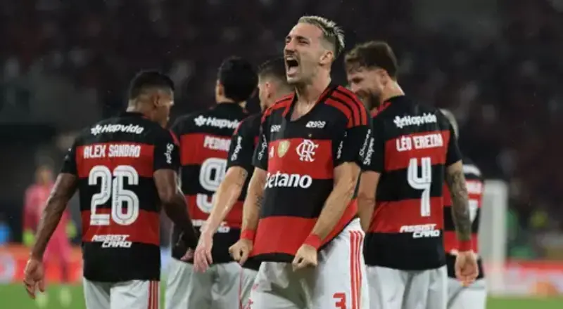 No Maracanã lotado, Flamengo vence e se aproxima da liderança