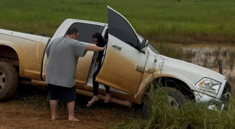 Carro de vice-prefeito de Presidente Figueiredo derrapa em BR-319