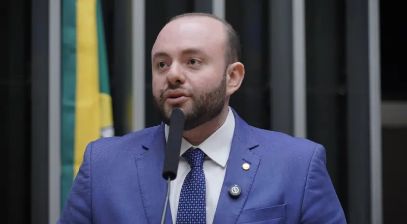Deputado Fausto Jr. apresenta projeto para reverter exclusão no Simples Nacional