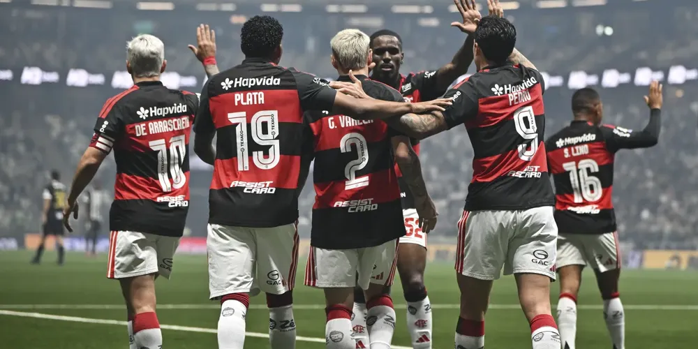 Flamengo goleia Atlético-MG fora de casa e mantém liderança no Brasileirão