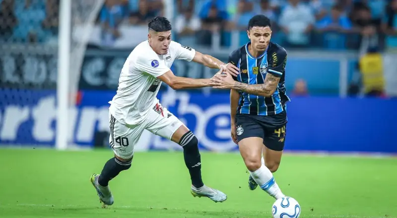 Grêmio enfrenta Deportivo Riestra e busca liderança na tabela