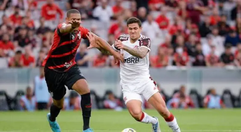 Sob o olhar de Ancelotti, Flamengo busca vitória decisiva hoje