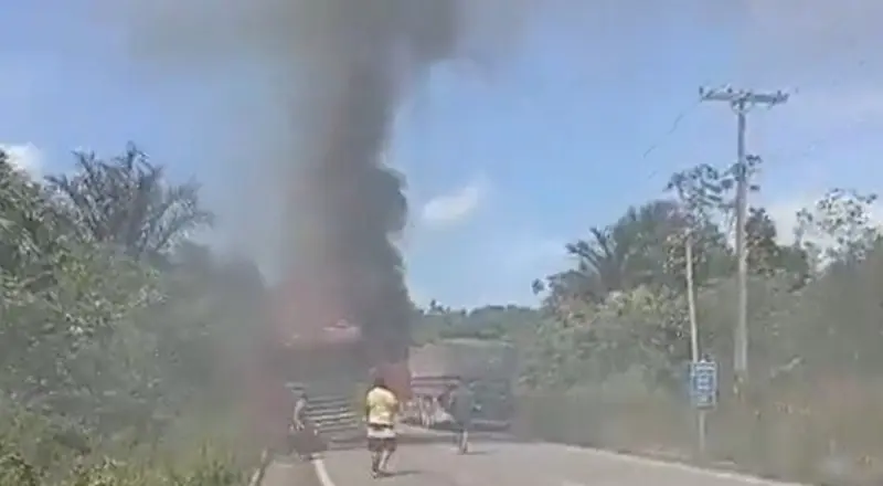 Carreta pega fogo e causa bloqueio total na BR-174