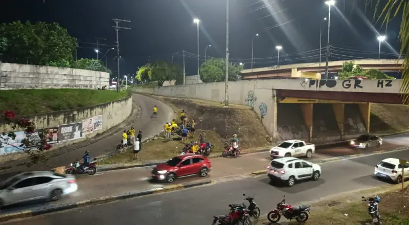 Motociclista perde o controle e sofre acidente em Manaus