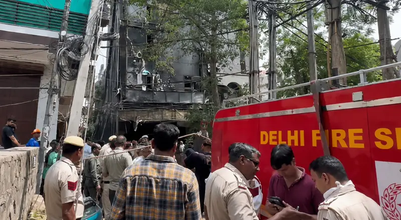 Incêndio em restaurante deixa ao menos 21 mortos na Índia: vídeo chocante