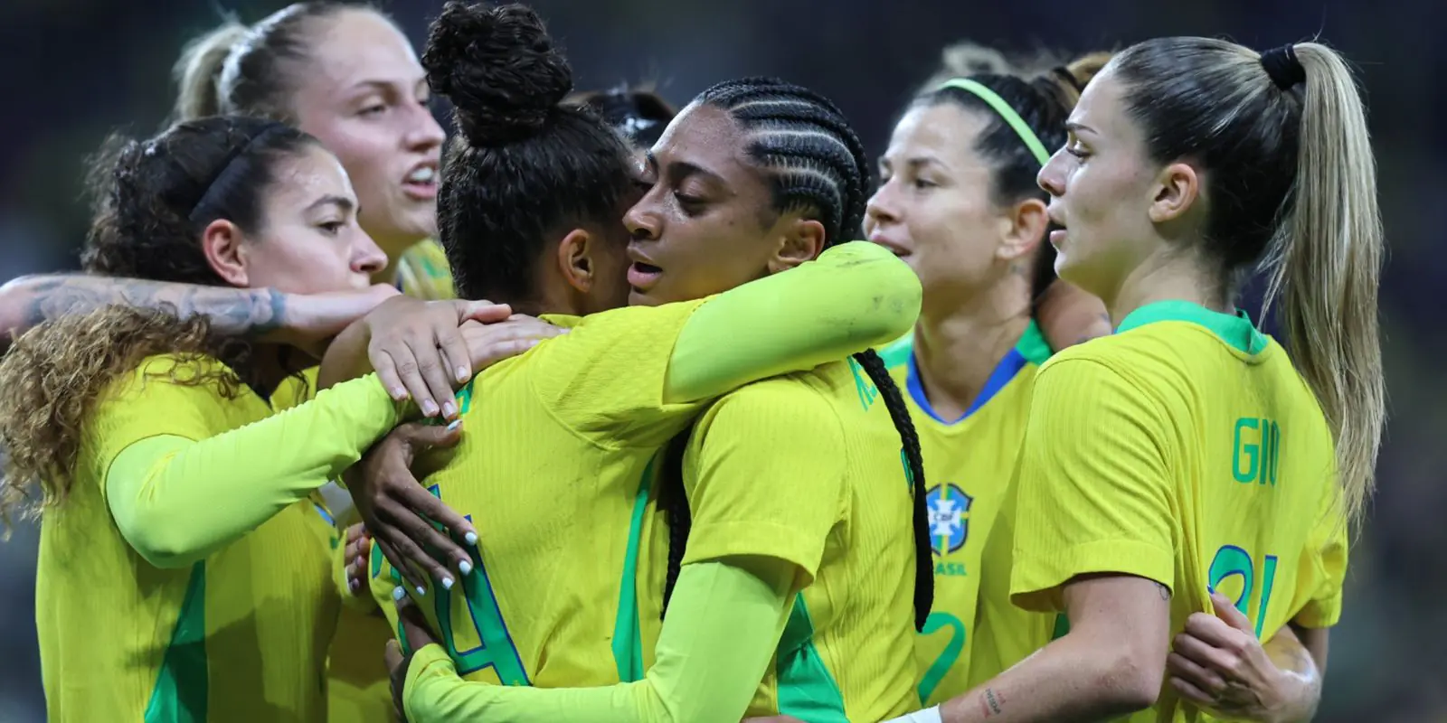 Seleção feminina encara Estados Unidos e busca vitória inédita
