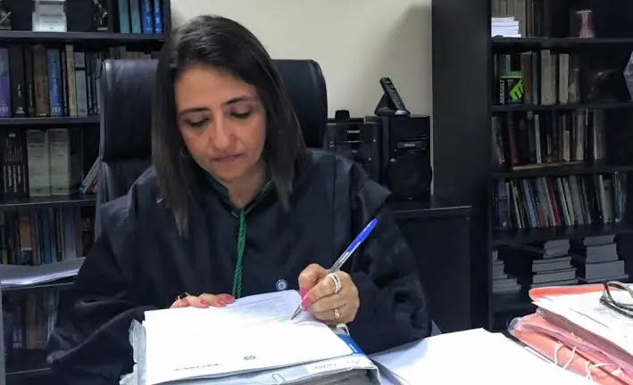 Juíza Jaiza Fraxe suspende eleitores com anuidades irregulares