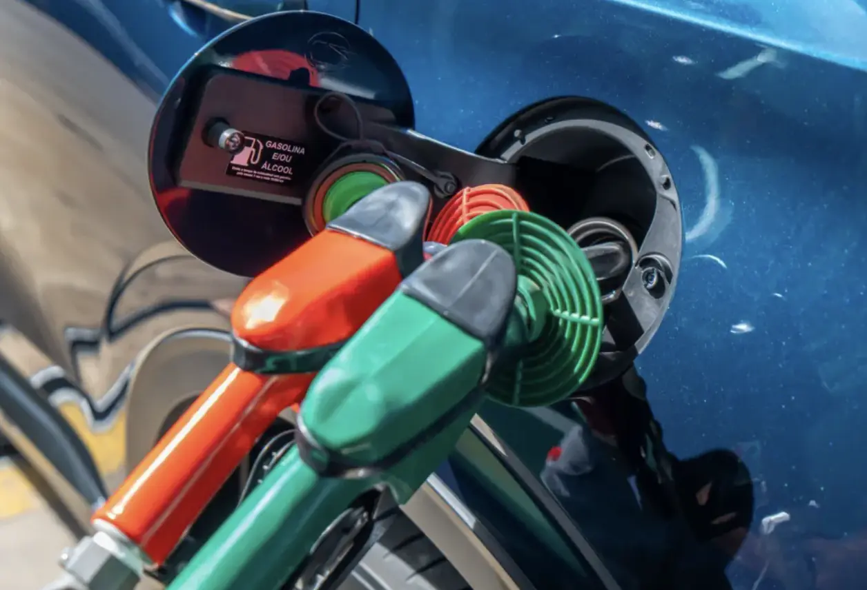 Pode batizar? Entenda a nova autorização para gasolina com etanol.