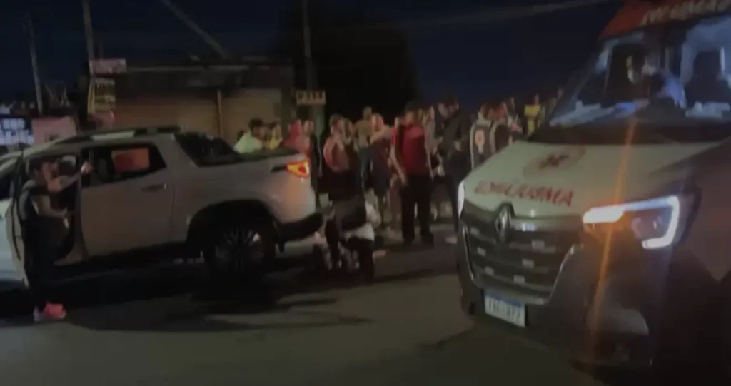 Carro desgovernado atinge quatro pessoas e provoca ferimentos em Manaus