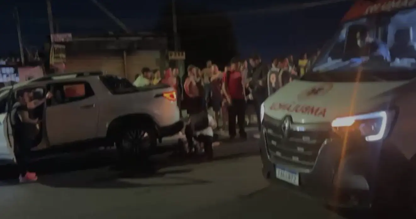 Carro desgovernado atinge quatro pessoas e provoca ferimentos em Manaus