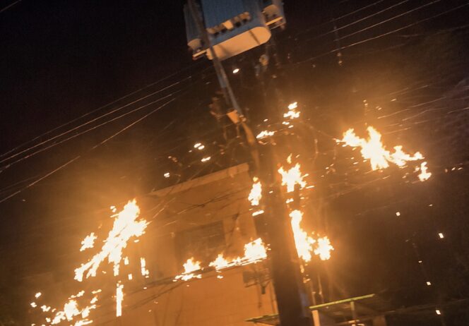 Incêndio em postes provoca correria e mobiliza bombeiros na Djalma Batista