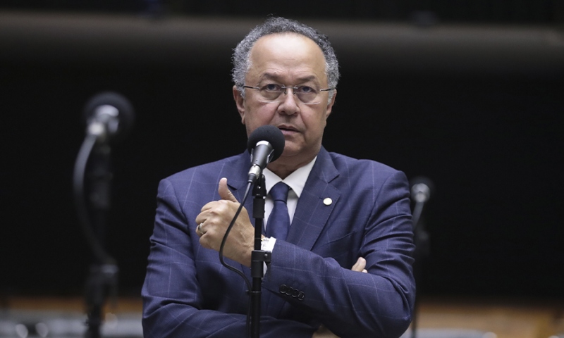 Emenda Pix de Silas Câmara: MPAM investiga irregularidades apontadas
