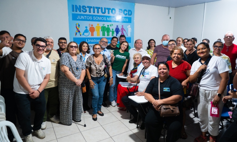 Débora Menezes presta contas e apresenta leis para pais atípicos