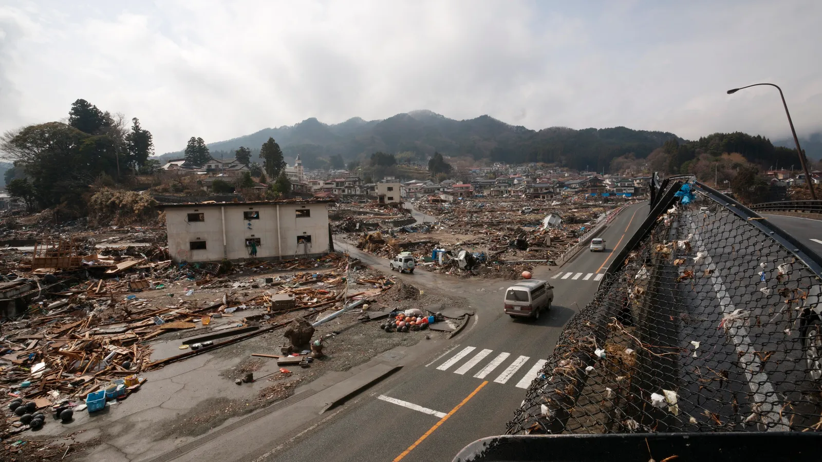Terremoto atinge o Japão, provoca destruição e pânico local