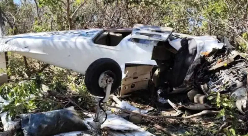 Tragédia no ar: avião cai e causa a morte de duas pessoas