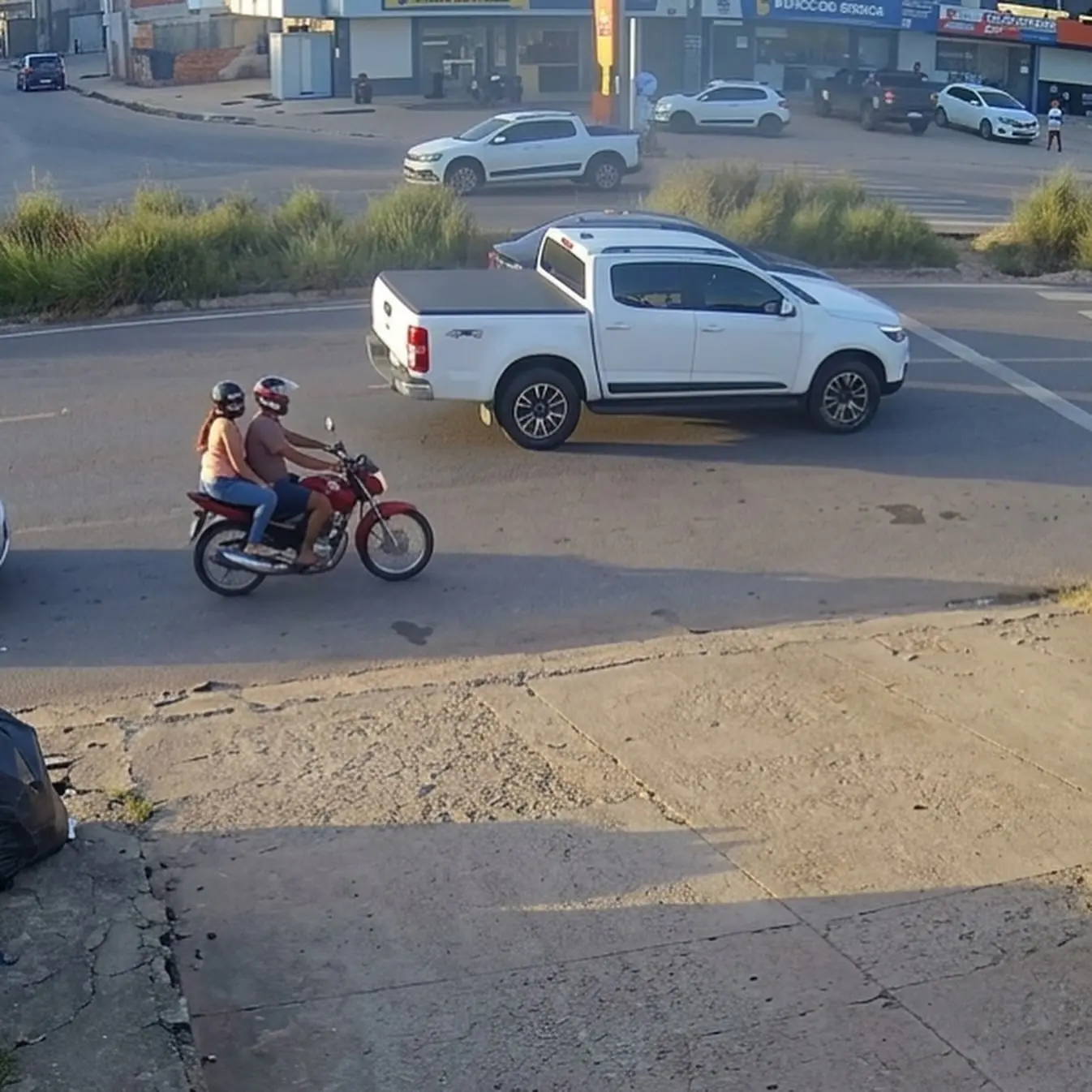 Grave acidente: Dupla de moto ferida em colisão na AM-070