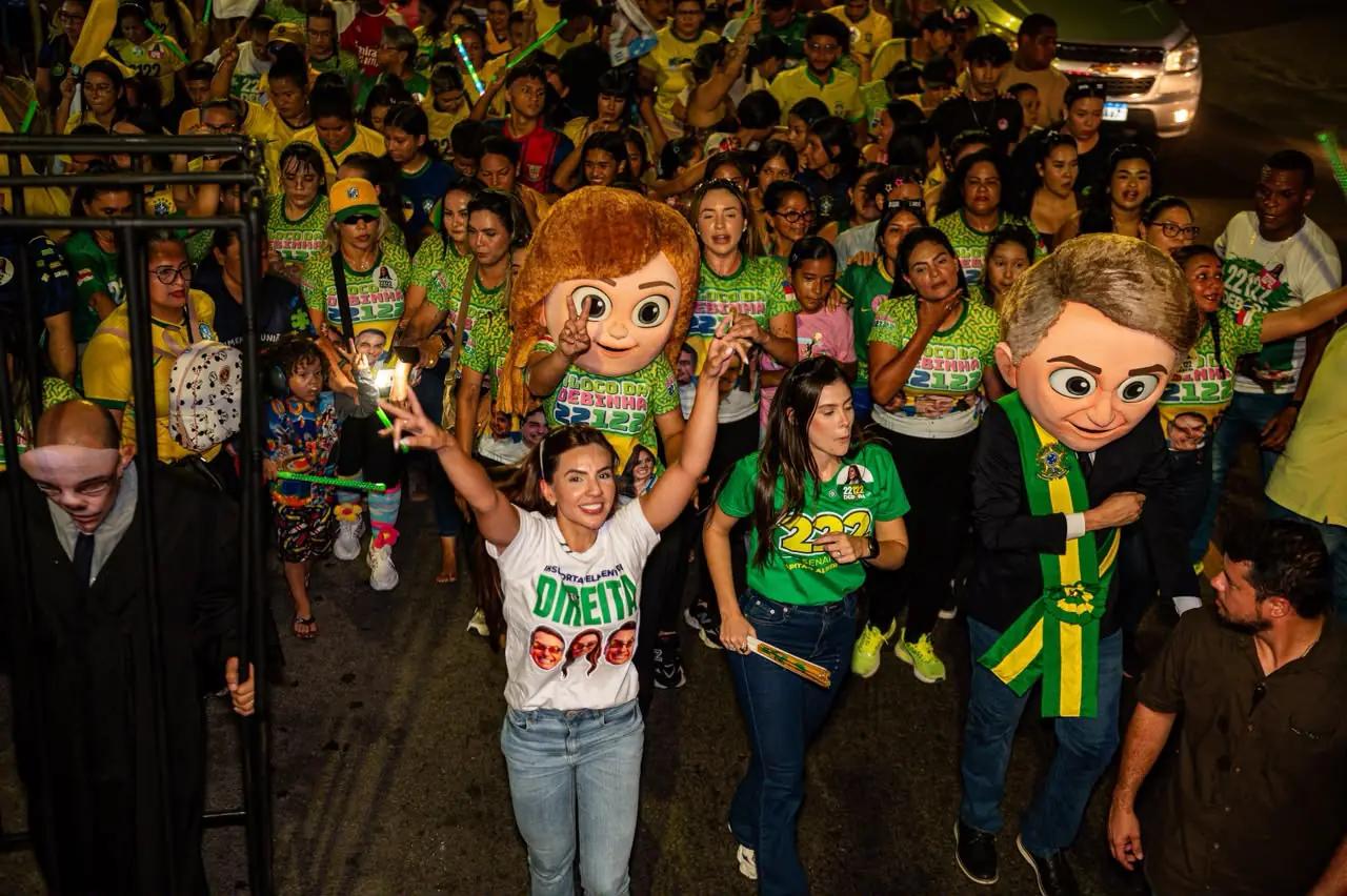 Débora Menezes reúne mais de 3 mil pessoas para festa animada