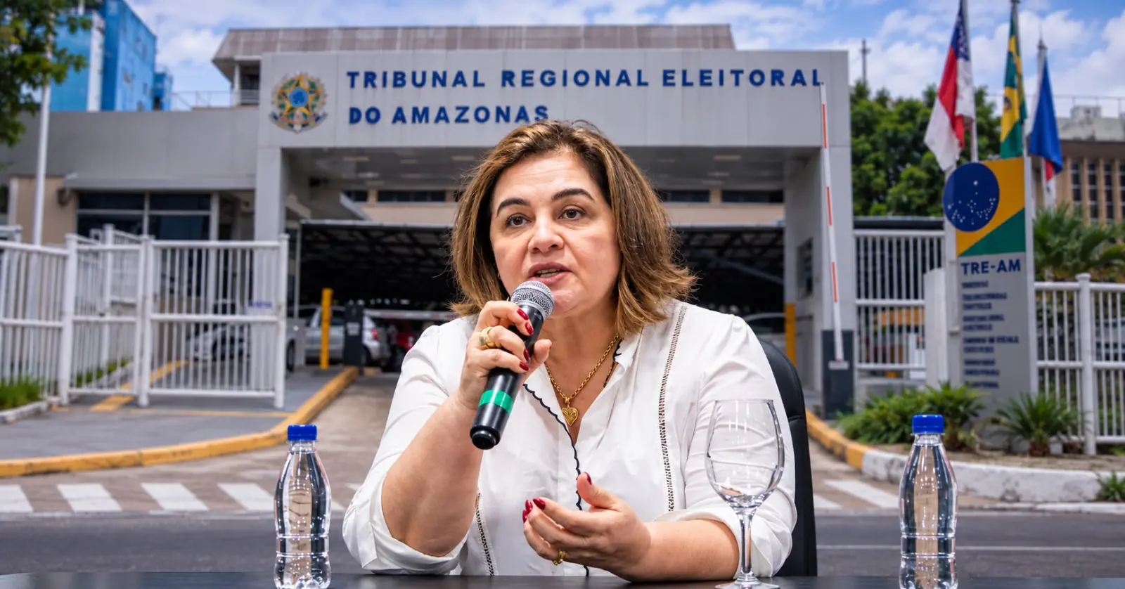 Justiça concede direitos de resposta a David Almeida por difamação