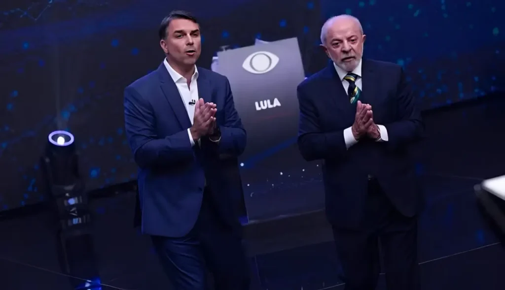 Flávio Bolsonaro expõe áudio de Vorcaro e rebata ataques diretos