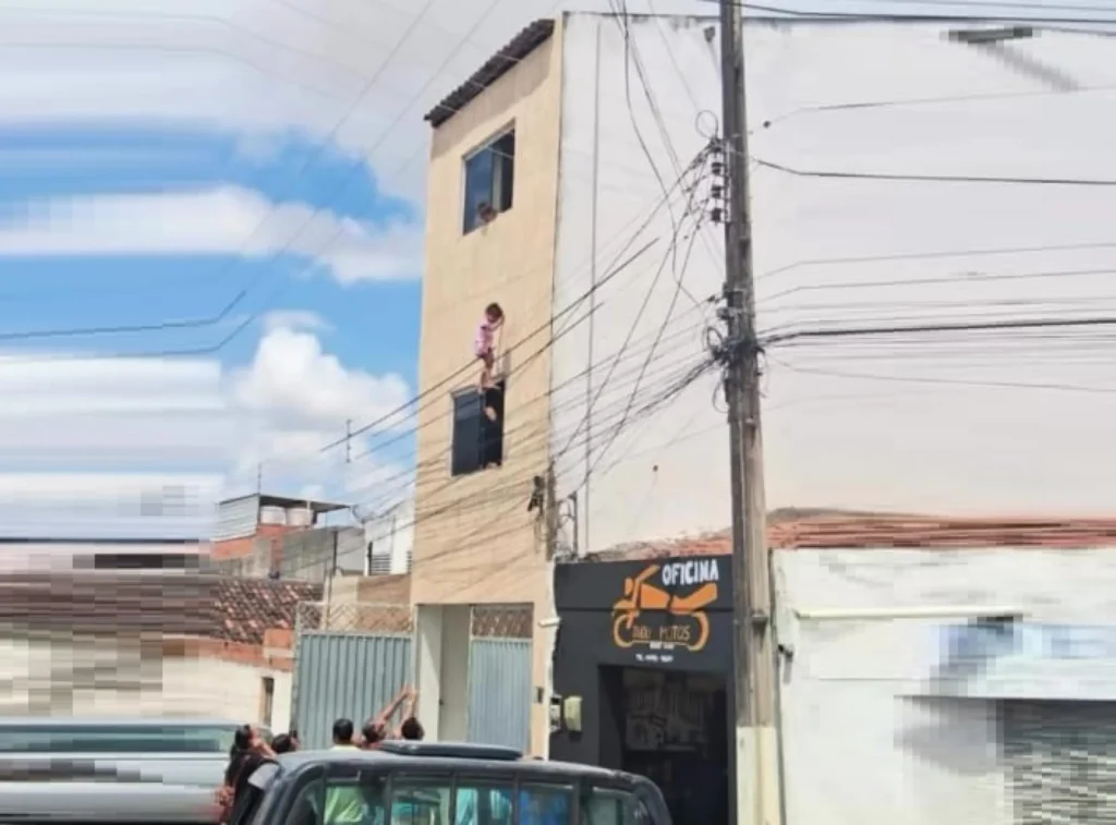 Milagre: PM arrisca a vida e salva menina de 4 anos em vídeo